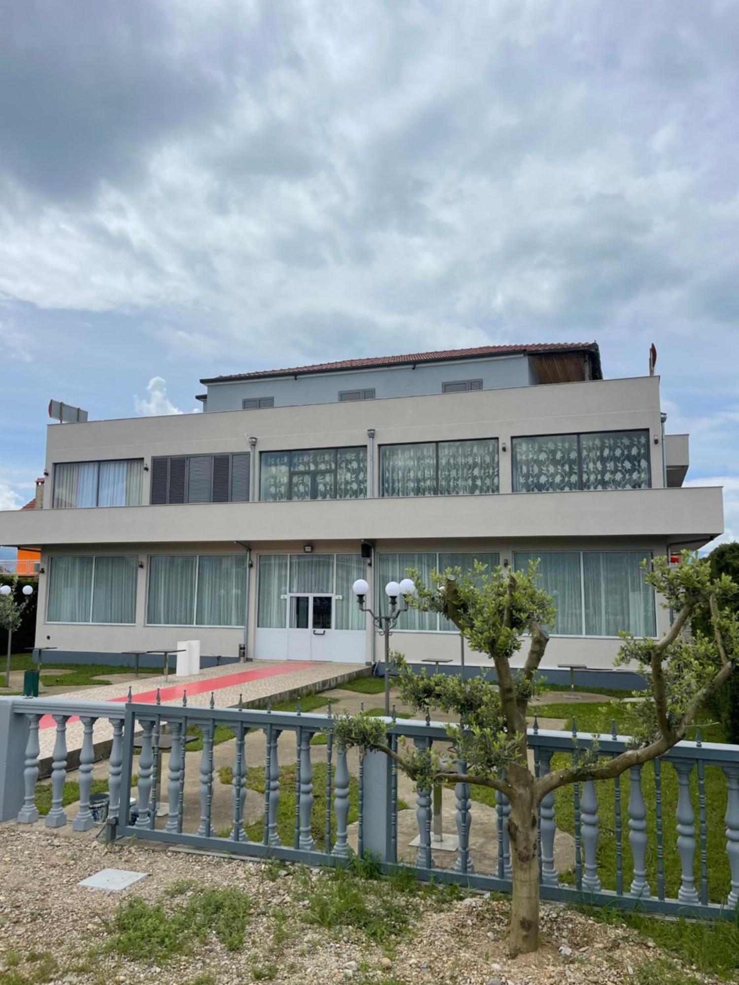 Hostel Internacional Grilë Exterior foto